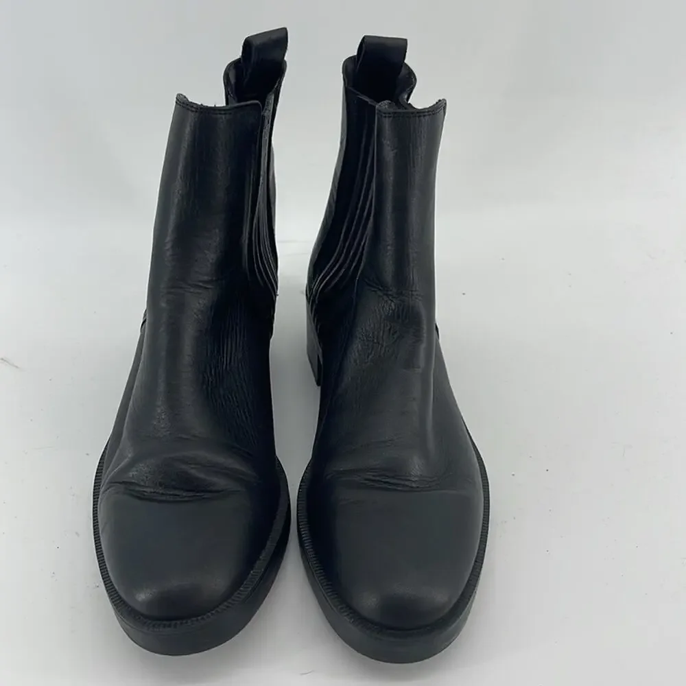 NWOT Zara leather round toe pull on Chelsea boots sz 37
